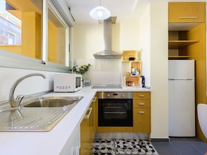 Cabinetry, Sink, Property, Countertop, Kitchen Sink, Furniture, Kitchen Stove, Tap, Kitchen, Interior Design