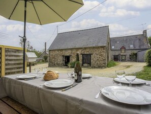 Tableware, Table, Plant, Sky, Cloud, Property, Building, Umbrella, Window, Outdoor Table