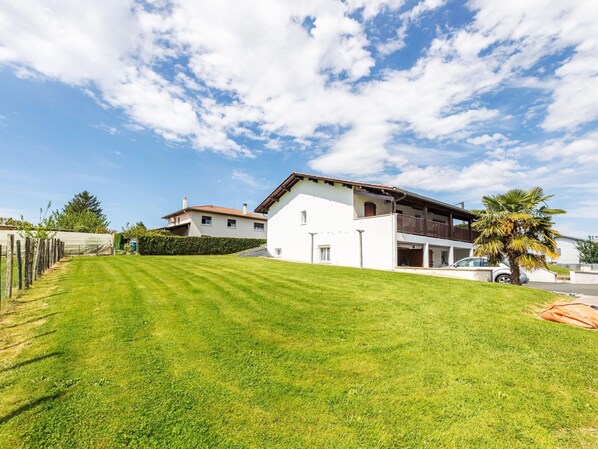 Cloud, Sky, Plant, Property, Building, Tree, Natural Landscape, Land Lot, Grass, House