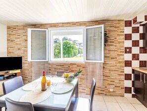 Furniture, Property, Table, Cabinetry, Building, Window, Countertop, Kitchen, Chair, Wood