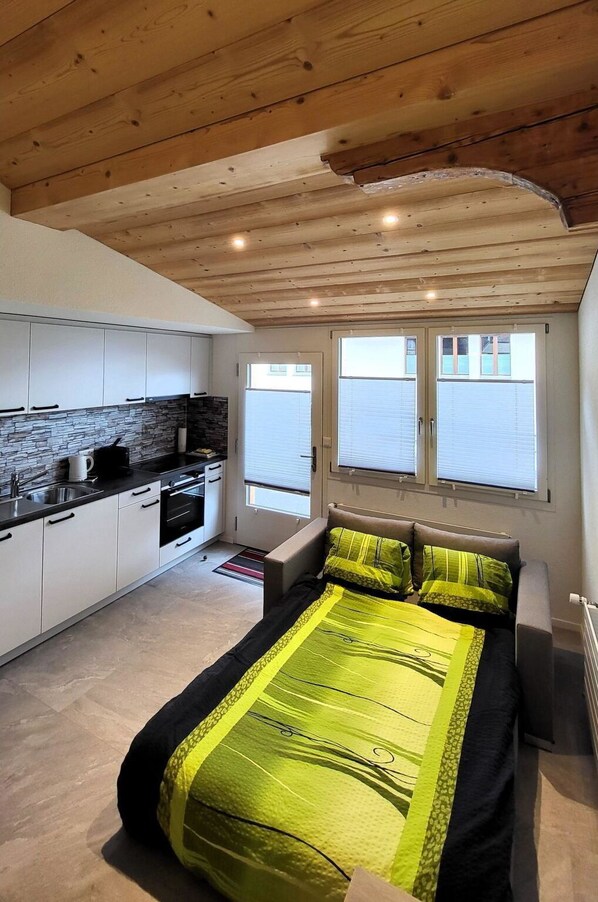 Gebäude, Cabinetry, Fenster, Holz, Flooring, Fussboden, Haus, Schatten, Komfort, Hartholz