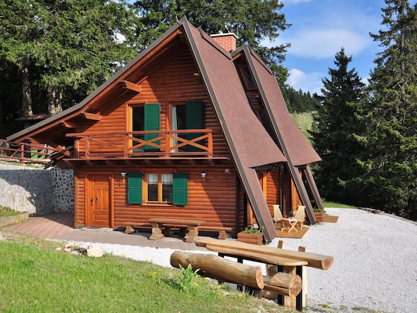 Plante, Bâtiment, Propriété, Fenêtre, Ciel, Arbre, Maison, Bois, Paysage Naturel, Nuage
