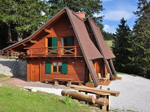 Plante, Bâtiment, Propriété, Fenêtre, Ciel, Arbre, Maison, Bois, Paysage Naturel, Nuage