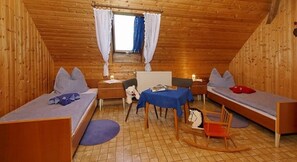 Ferienwohnung im DG 80qm-2-Bett-Zimmer.jpg