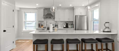 Kitchen & Kitchen Island