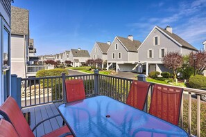 Deck | Outdoor Seating