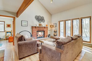 Living Room | Fireplace