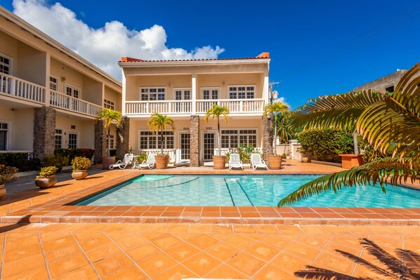 Pool & Garden