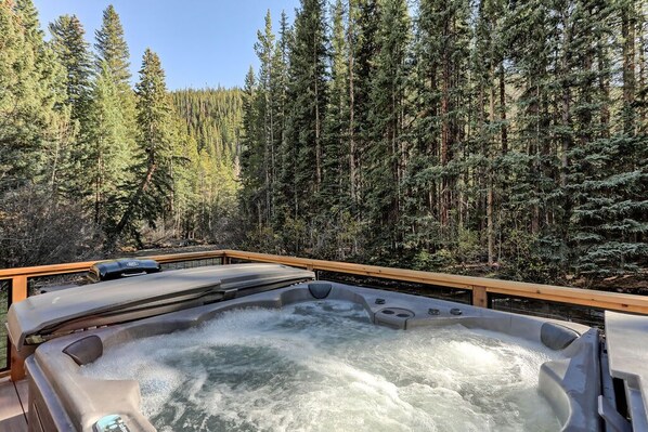 Enjoy the sound of the creek and the gorgeous views while soaking in the hot tub.