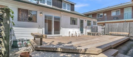 "Patio","Deck","Flagstone","Pottery"