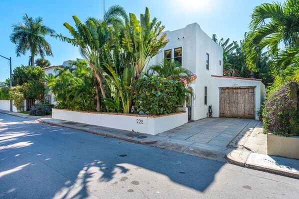 Charming stay in a fantastic location! This 1925 Spanish-style home sits on a quiet cul-de-sac, east of Olive in the Central Park Historic District. The house evokes the relaxed elegance of West Palm Beach's.