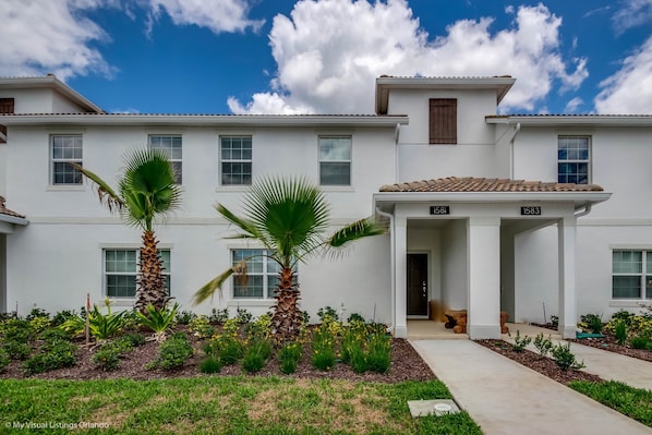 Beautiful 4 bed 3 bath townhome located in Champions Gate Resort