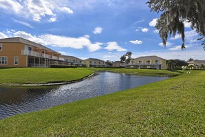 Beautiful 3 bed 3 bath townhome located in Serenity