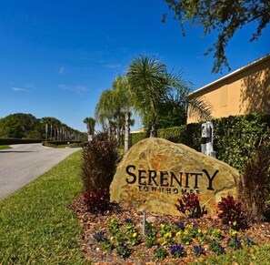 Beautiful 3 bed 3 bath townhome located in Serenity