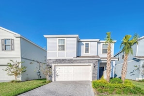 Beautiful 7 bed 6 bath villa located in Windsor At Westside Resort