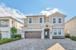 Beautiful 10 bed 8 bath villa located in The Encore Club Resort (No Amenities)