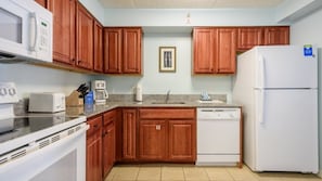ClubWyndhamSkylineTower-12BedroomwithAmenities-005