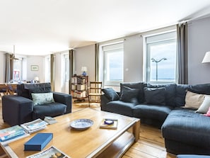 Couch, Table, Furniture, Property, Picture Frame, Wood, Comfort, Building, Studio Couch, Lighting
