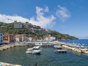 Water, Sky, Boat, Cloud, Building, Watercraft, Vehicle, Azure, Coastal And Oceanic Landforms, Lake