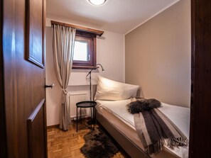 Meubles, Propriété, Table, Cabinetry, Chaise, Bois, Bâtiment, Éclairage, Comptoir, Design Intérieur
