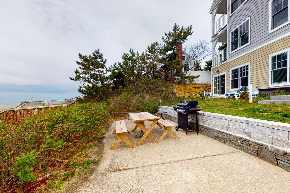 Dreamy ocean-view perch with furnished balcony & beach access – dog-friendly