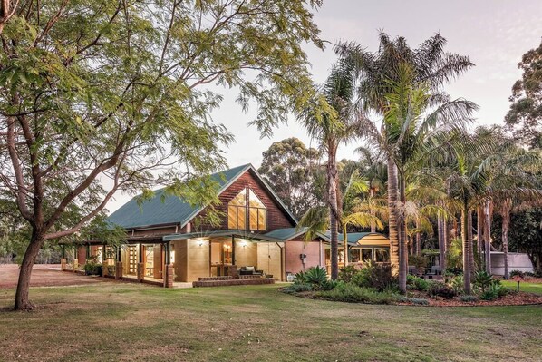 Be welcomed by a long, tree-lined driveway, Cape Mentelle vines to one side, and the promise of total relaxation ahead.
