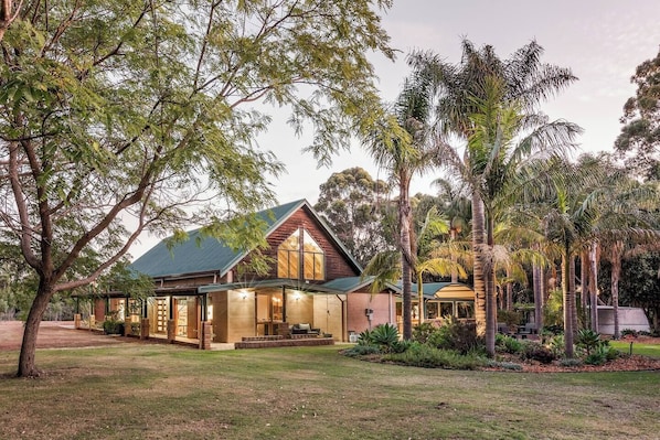 Be welcomed by a long, tree-lined driveway, Cape Mentelle vines to one side, and the promise of total relaxation ahead.