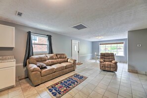 Living Room | Queen Sleeper Sofa | Linens Provided