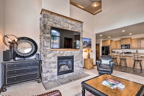 Living Room | Smart TV | Fireplace