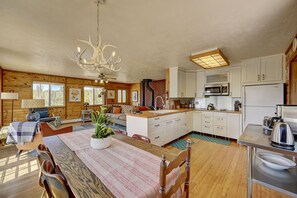 Dining Area | Dishware & Flatware