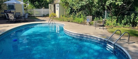 Heated pool that is open seasonally for guest use - pool toys included!