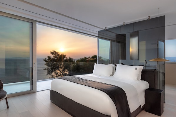 Bedroom Queen Size Bed