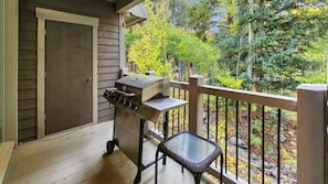 Balcony: Gas grill