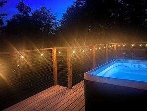 Spend evenings in the jacuzzi surrounded by warm light and the sounds of nature!