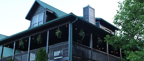 A perfect porch for entertaining in the spring/summer/fall days/evenings.