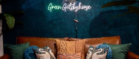 Welcome to your luxurious stay at the Green Gatsby House