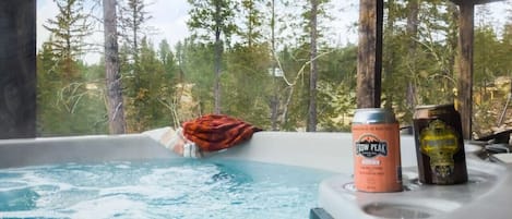 " Cozy meals and hot tub soaks with magnificent mountain view ..."