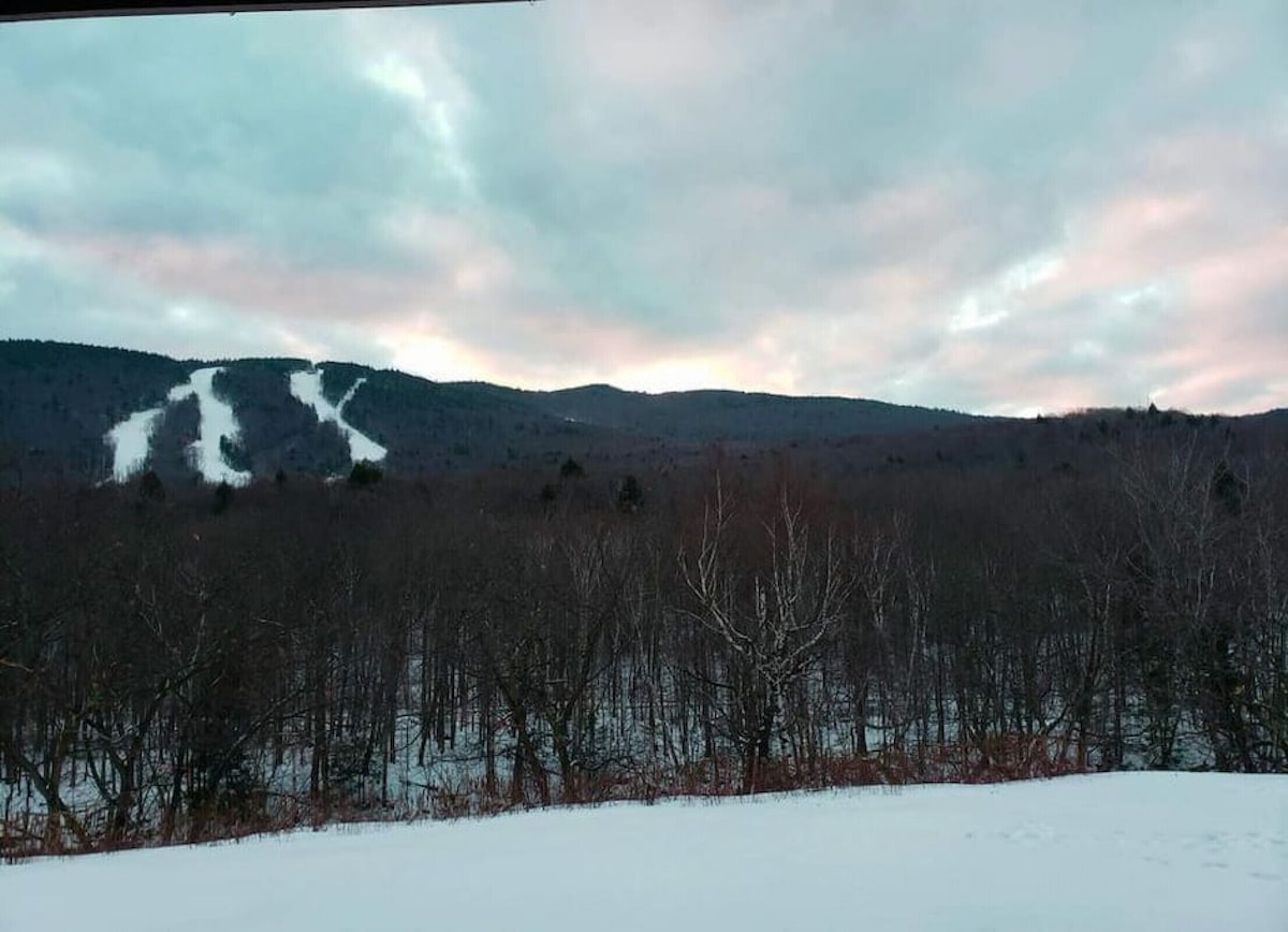 Lodge Hotel H1 · Cozy Hotel room w/pool & gorgeous view of Loon Mtn