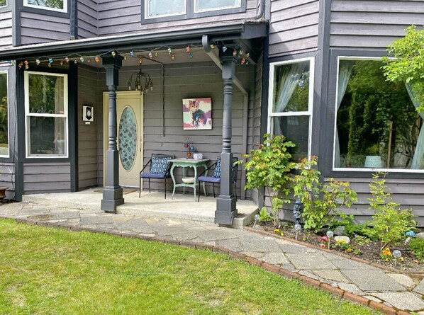 Front Porch/Private Entrance 