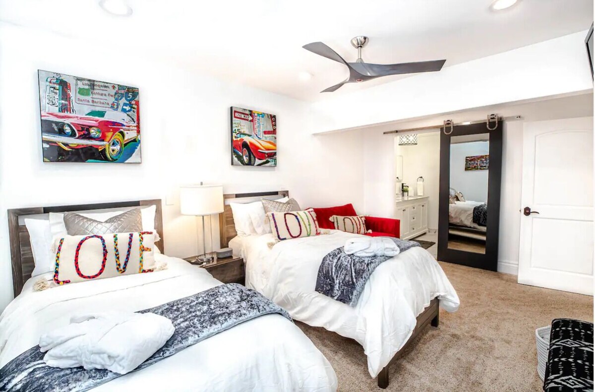 New Luxury Two Level 4 Bedroom – 4.5 Bath Condo!