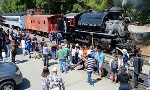 Check out the Niles Canyon Railway during your stay!