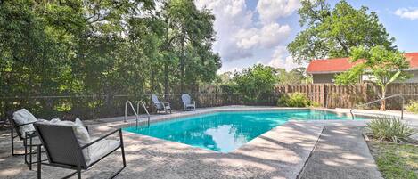 Jacksonville Vacation Rental | 3BR | 1BA | 1,200 Sq Ft | Access Only By Stairs