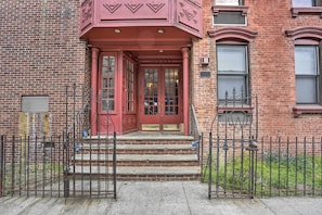 Building Exterior/Entrance | Street Parking (First-Come, First-Served)