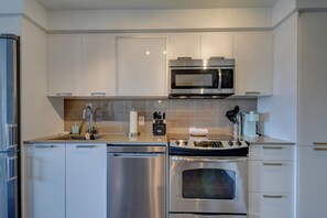 Well stocked kitchen for all your cooking 