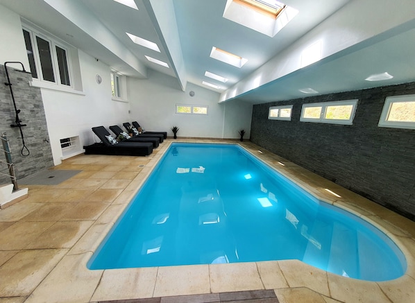 Villa Piscine intérieure pour 12 personnes