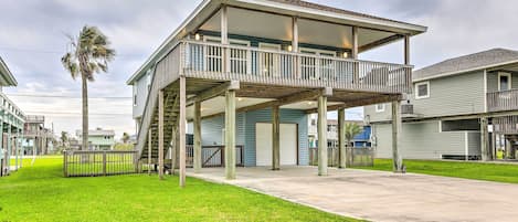 Galveston Vacation Rental | 3BR | 2BA | Stairs Required | 1,367 Sq Ft