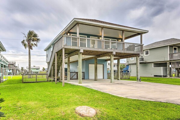 Galveston Vacation Rental | 3BR | 2BA | Stairs Required | 1,367 Sq Ft