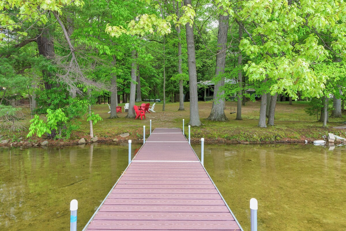 Blueberry Pines ~ Fabulous cottage in a wooded setting with views of North Lake.