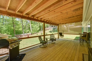 Covered Porch | Gas Grill | Fire Pit