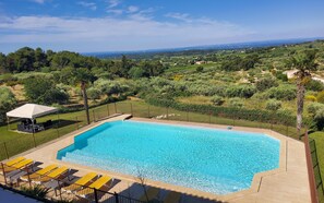 piscine vue alpilles